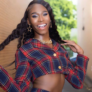 Meet your Posher, Noelle